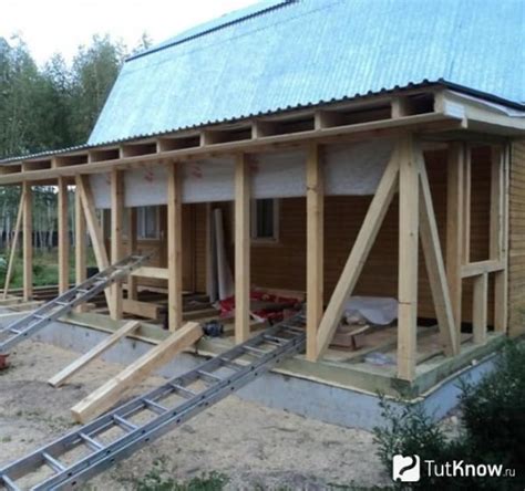 Причины отделения пристройки от стены