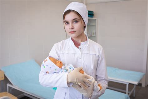 Медсестра и акушерка: особенности профессий