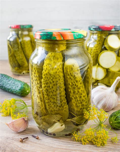 Мифы и факты о комбинировании маринованных огурцов с молоком