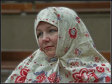 Почему стоит покрывать голову платком в церкви