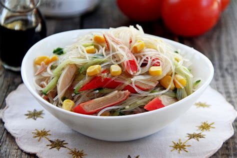 Разнообразие и полезные свойства овощей в блюде с фунчозой и курицей