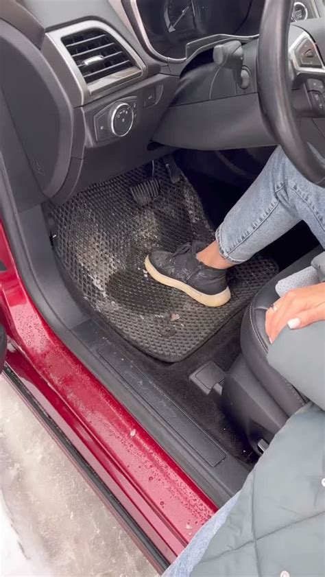 Эффективный способ очистить поверхность автомобиля